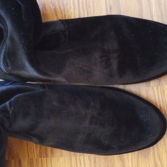 Boots - Picture 3 of 4